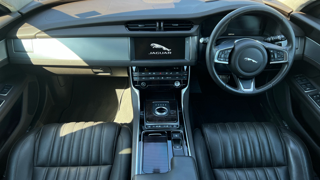 Jaguar XF 2.0I Chequered Flag Saloon 250 Ps White #13
