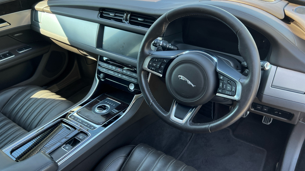 Jaguar XF 2.0I Chequered Flag Saloon 250 Ps White #11