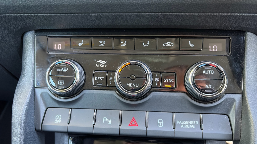 Skoda Kodiaq Sportline White #17