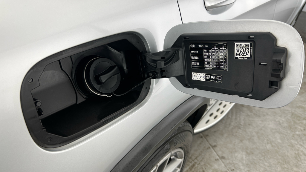 Mercedes-Benz GLC Class 300 D 4Matic Amg Line Premium Plsestate Silver #31