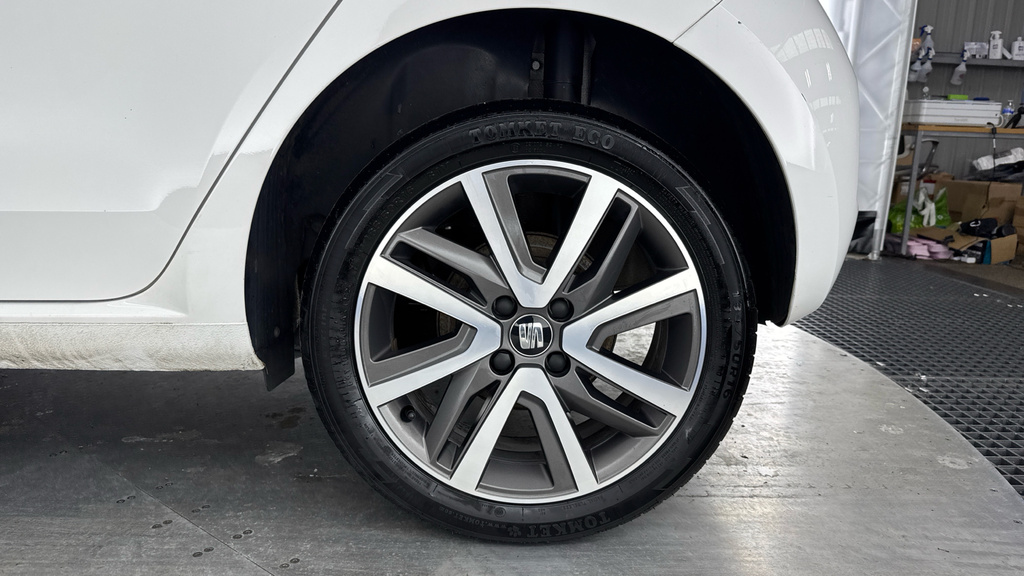 Seat MII 83Ps Hatchback 5-Door Gloss Black Alloys Black #20