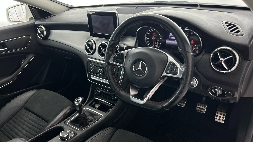 Mercedes-Benz CLA Class 1.6 Amg Line Edition Shooting Brake Euro 6 Ss 5 White #10