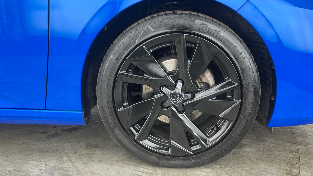 Peugeot 308 1.2 Puretech Allure Premium Eat8 Black #32