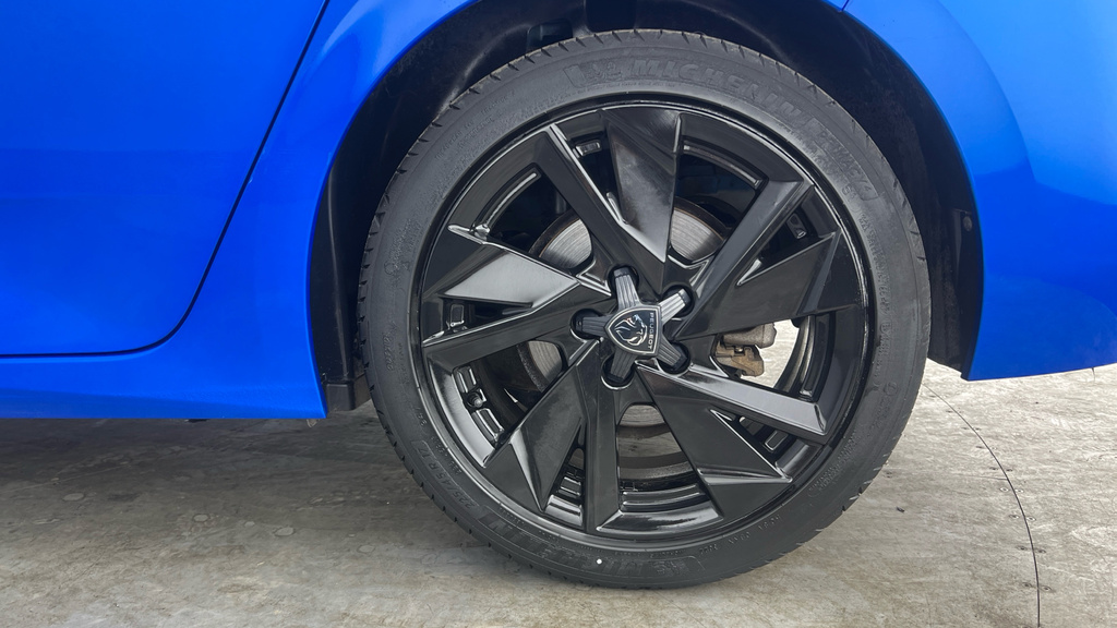 Peugeot 308 1.2 Puretech Allure Premium Eat8 Black #30