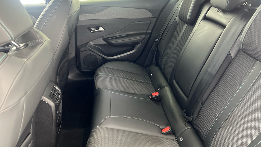Peugeot 308 1.2 Puretech Allure Premium Eat8 Black #26