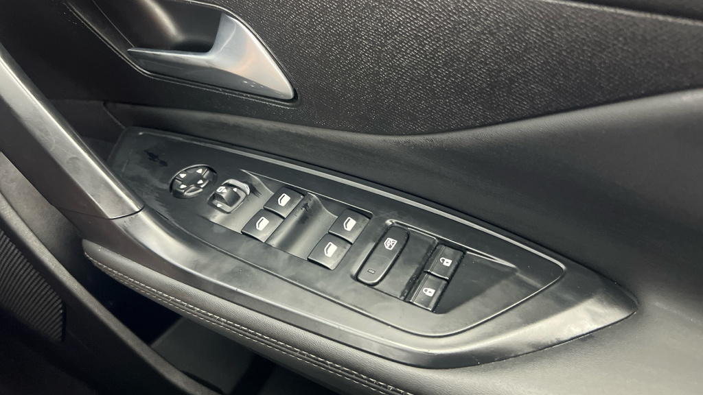 Peugeot 308 1.2 Puretech Allure Premium Eat8 Black #17