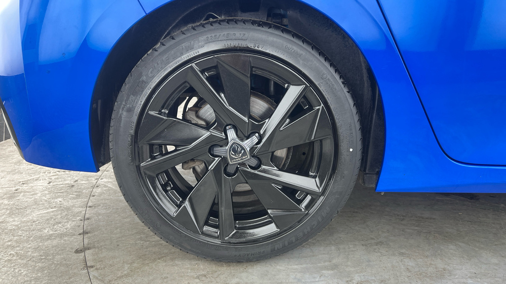 Peugeot 308 1.2 Puretech Allure Premium Eat8 Black #31