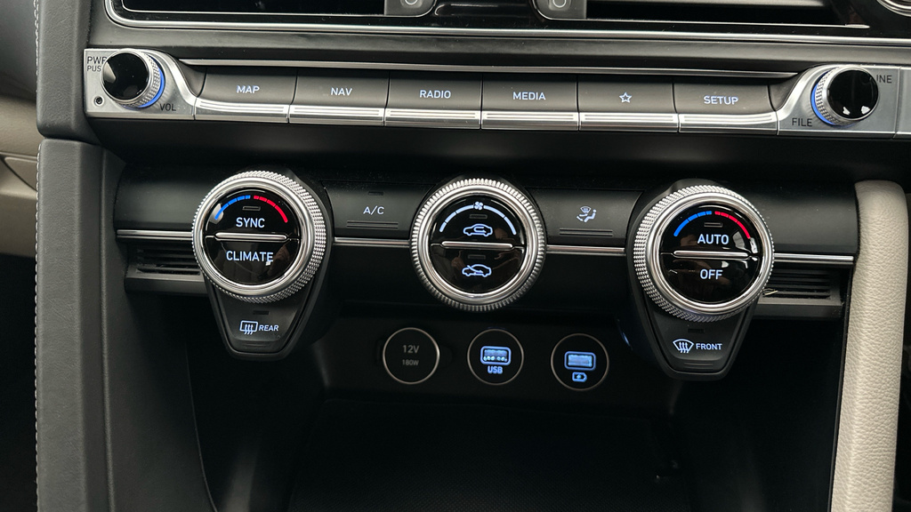 Genesis G70 2.0T Sport Saloon Euro 6 Ss 24 Brown #18