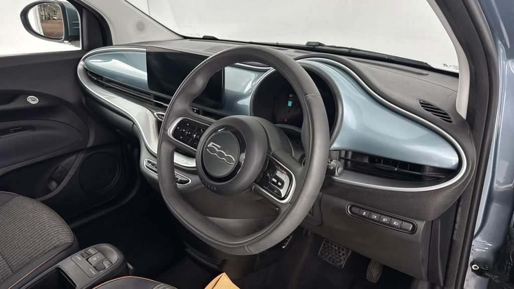 Fiat 500E La Prima - Pan Roof 0 Tax Black #9