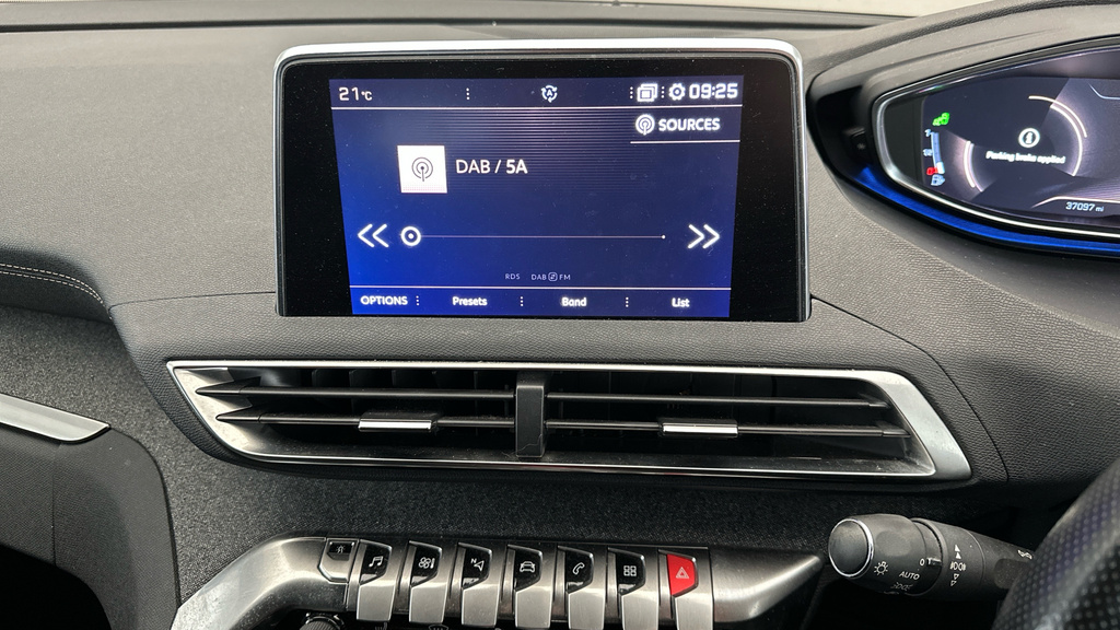 Peugeot 5008 Suv 1.5 White #17