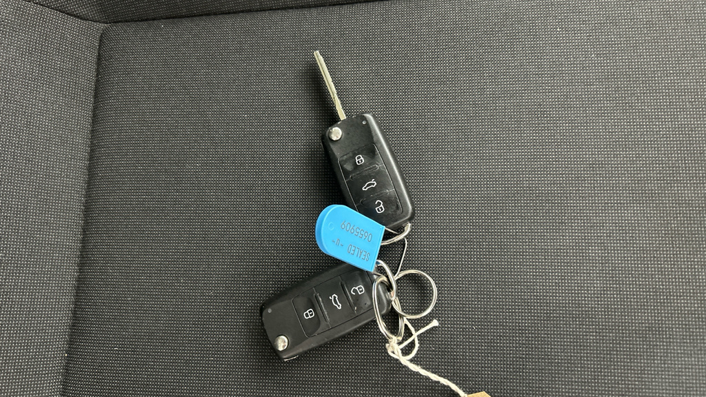 Volkswagen e-Up Volkswagen Up E-up 82 Ps Motor Silver #26