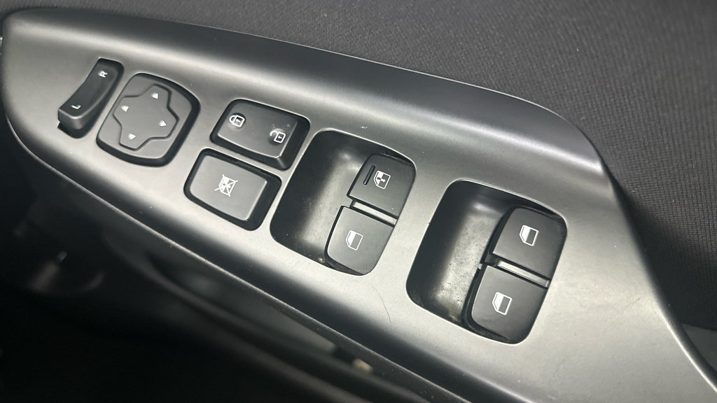 Hyundai Kona 1.0T Gdi Play Black #11