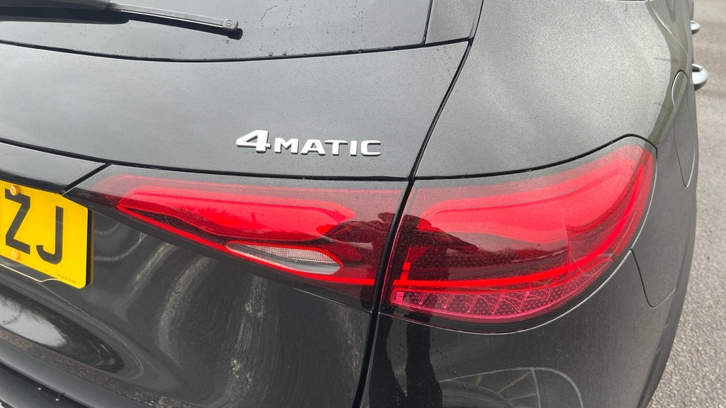 Mercedes-Benz GLC Class 300 4Matic Amg Line Prem Pan 9G-tronic 2026 Black #32