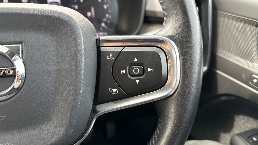 Volvo XC40 1.5 T3 Momentum Euro 6 Ss White #24