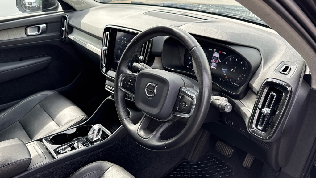 Volvo XC40 1.5 T3 Momentum Euro 6 Ss White #9
