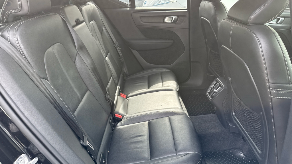 Volvo XC40 1.5 T3 Momentum Euro 6 Ss White #14