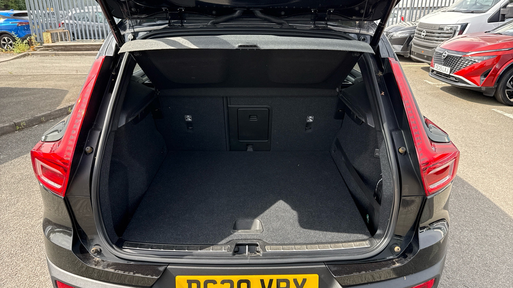 Volvo XC40 1.5 T3 Momentum Euro 6 Ss White #15