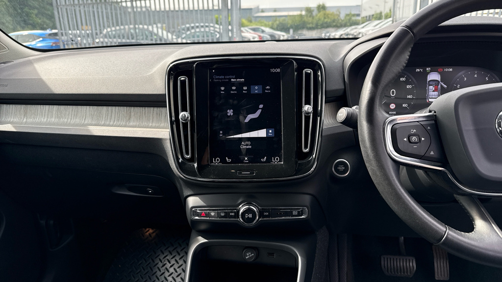 Volvo XC40 1.5 T3 Momentum Euro 6 Ss White #12