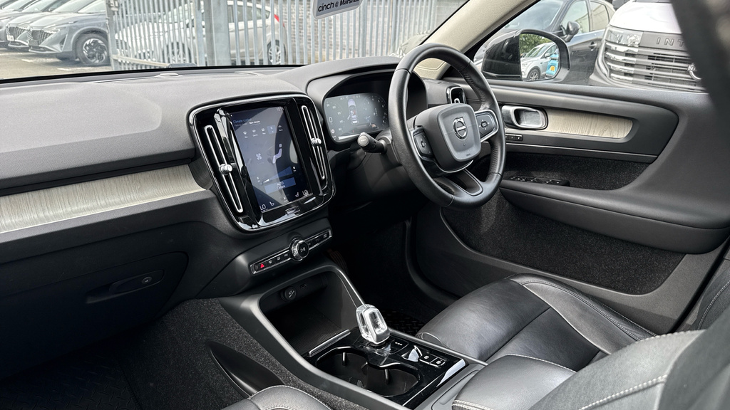 Volvo XC40 1.5 T3 Momentum Euro 6 Ss White #10