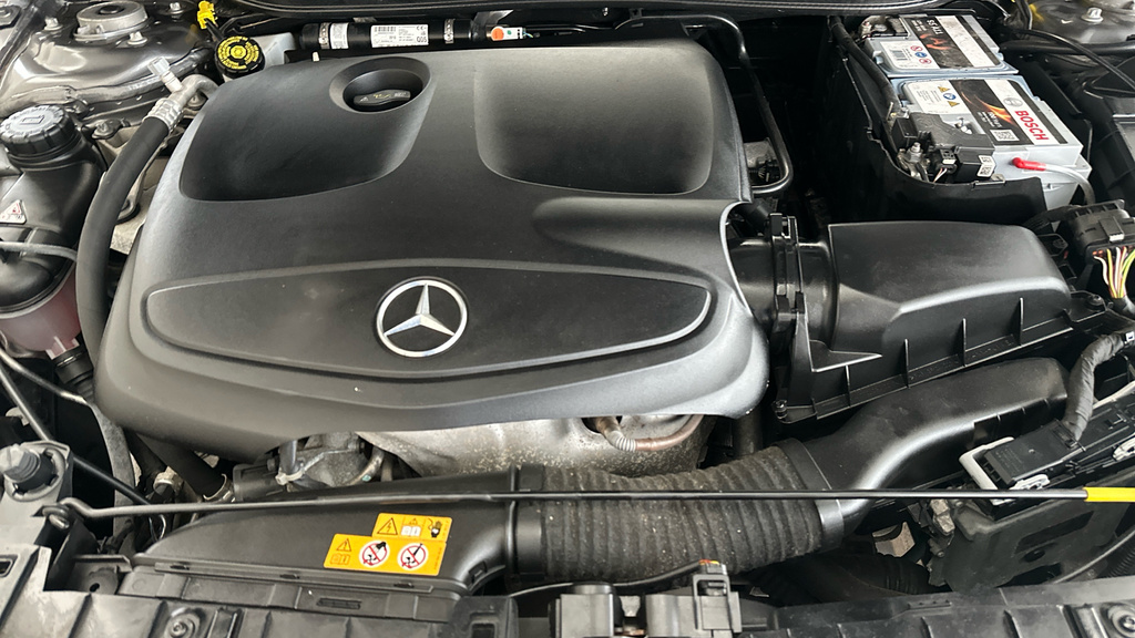 Mercedes-Benz GLA Class 200 Sport Premium Plus Suv 7G-dct Eur White #21