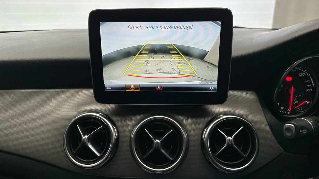Mercedes-Benz GLA Class 200 Sport Premium Plus Suv 7G-dct Eur White #13