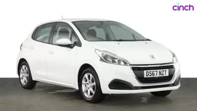 Peugeot 208 Signature White #1