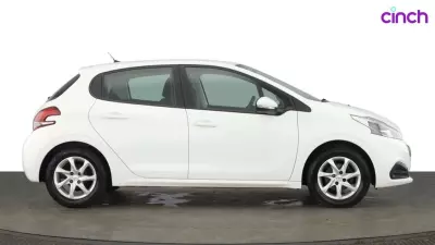Peugeot 208 Signature White #2