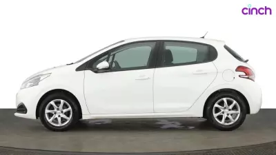Peugeot 208 Signature White #6
