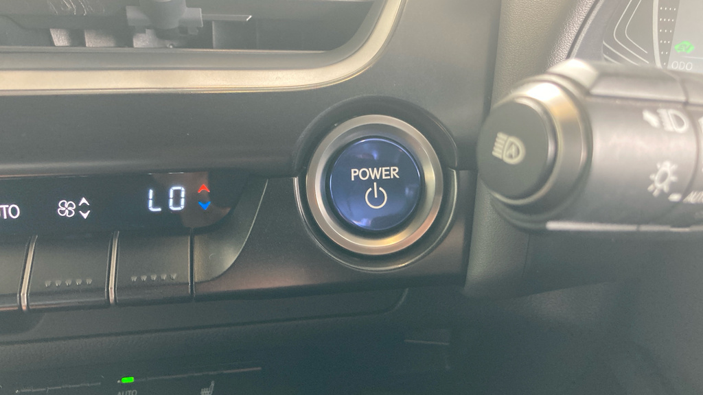 Lexus UX 250H 2.0 F-sport Cvt Premium Driver Assist Blue #39