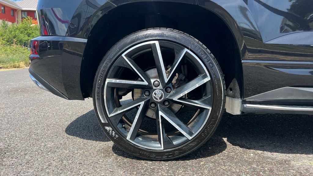 Skoda Karoq Suv 1.5 Tsi 150Ps Sportline Act Dsg Grey #24