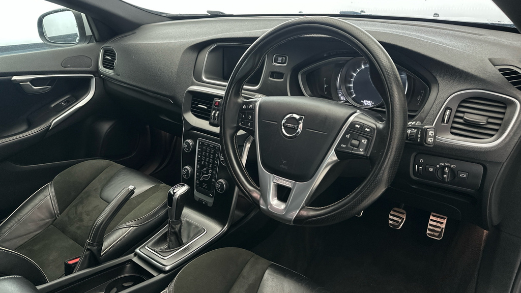 Volvo V40 2.0 T2 Momentum Hatchback Euro 6 Silver #10
