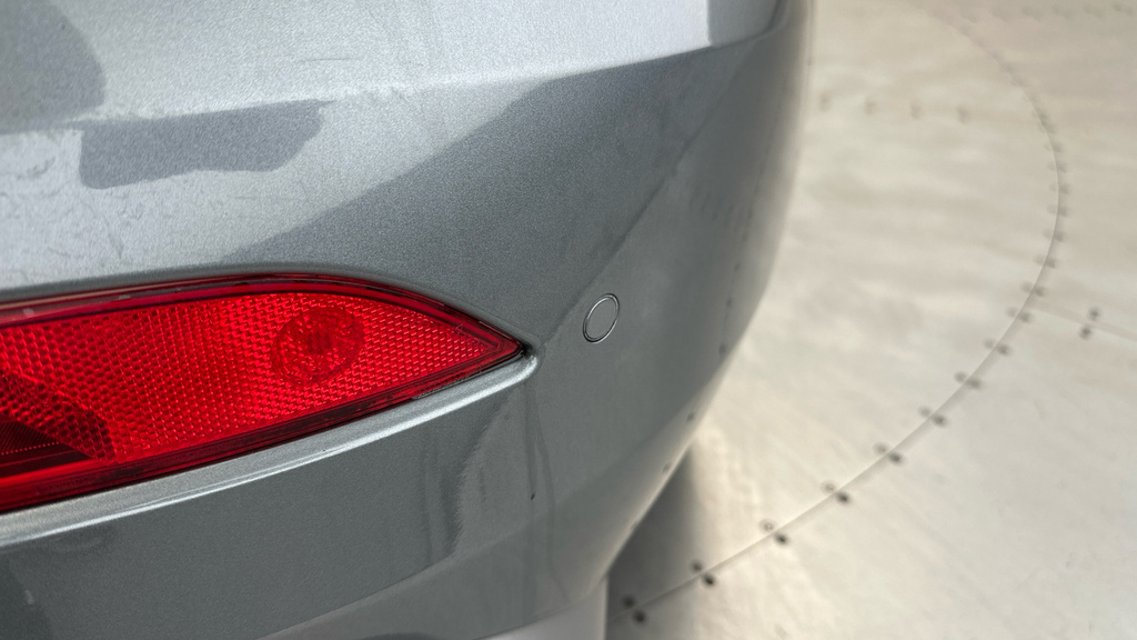 Volvo V40 2.0 T2 Momentum Hatchback Euro 6 Silver #3