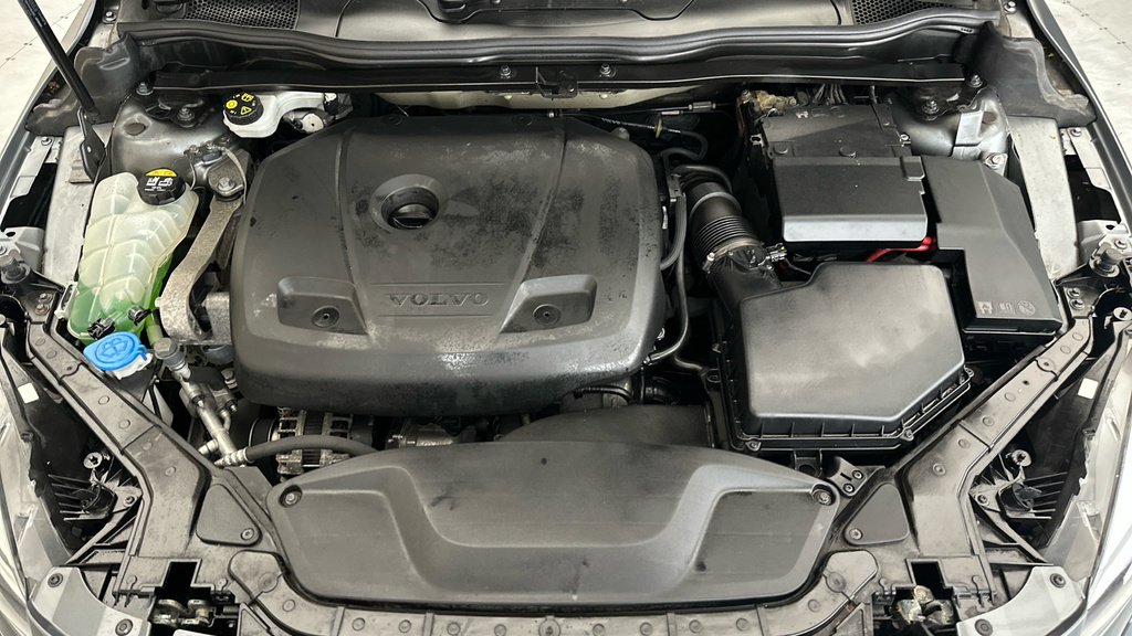 Volvo V40 2.0 T2 Momentum Hatchback Euro 6 Silver #20