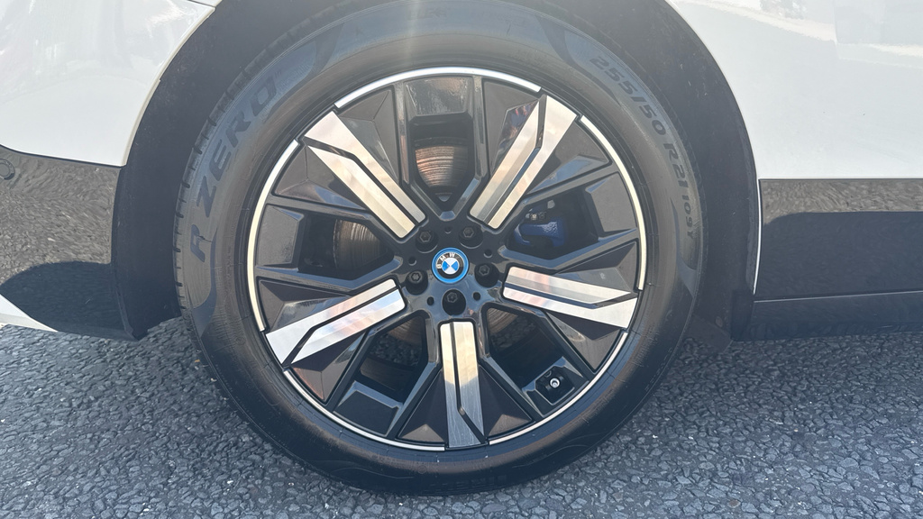 BMW iX 240Kw Xdrive40 M Sport Edition 76.6Kwh White #26