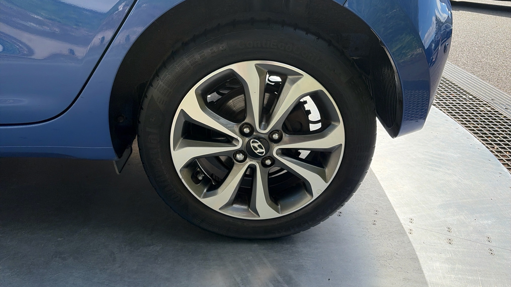Hyundai I10 1.0 Premium Hatchback Euro 6 67 Black #23