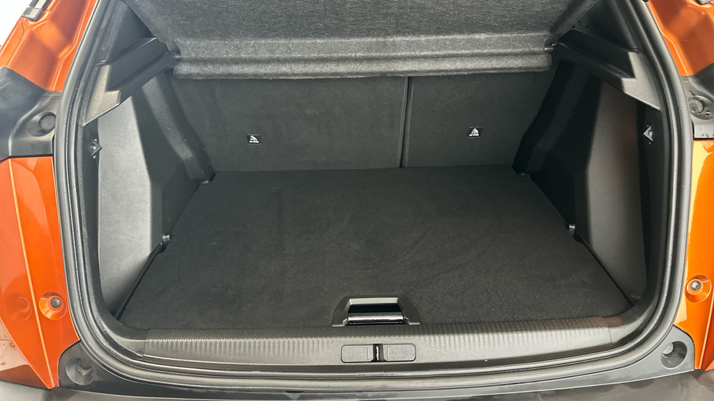 Peugeot e-2008 50Kwh Allure Premium Suv 7Kw Ch  #23