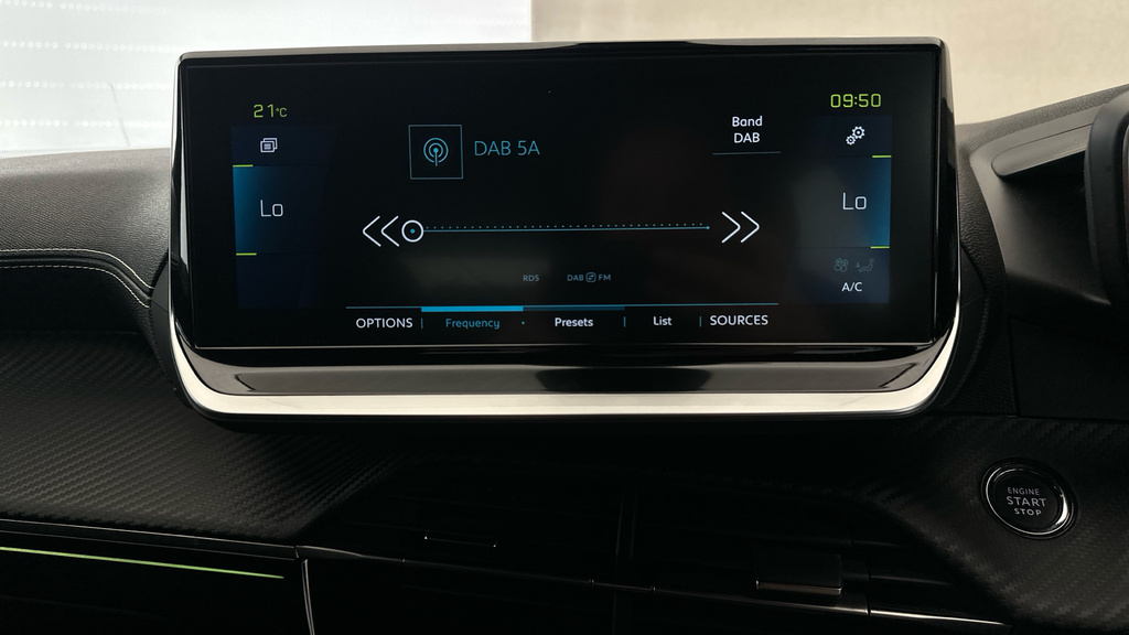 Peugeot e-2008 50Kwh Allure Premium Suv 7Kw Ch  #14