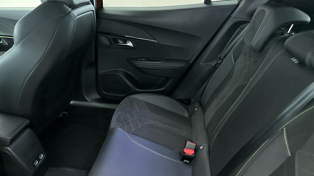 Peugeot e-2008 50Kwh Allure Premium Suv 7Kw Ch  #22