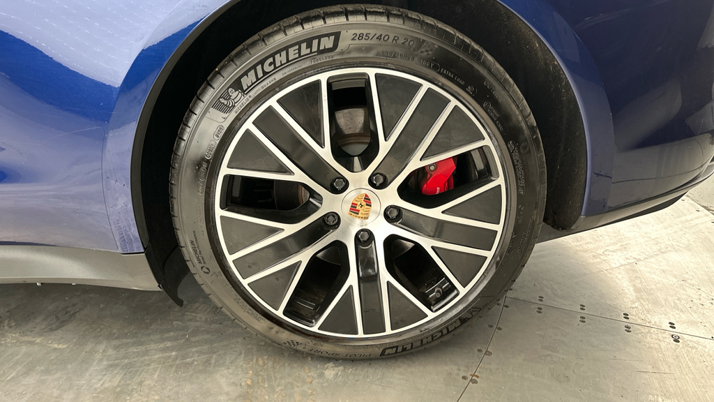 Porsche Taycan 560Kw Turbo S 93Kwh Blue #26