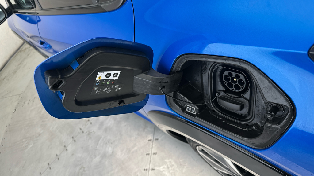 Peugeot e-208 50Kwh Gt Premium 7Kw Charger Blue #28