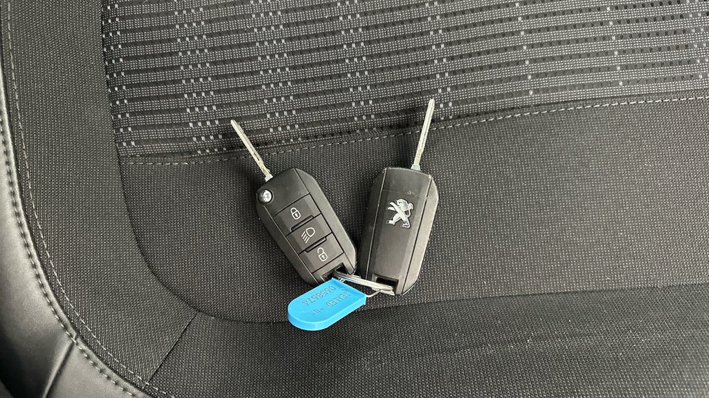 Peugeot 308 1.5 Bluehdi 130 Allure Grey #29