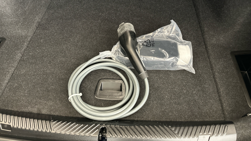 BMW i5 40 83.9Kwh M Sport Touring Edrive 11Kw Charger Blue #7