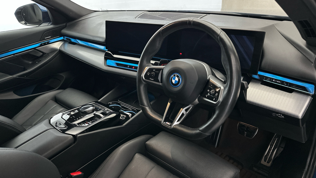 BMW i5 40 83.9Kwh M Sport Touring Edrive 11Kw Charger Blue #13