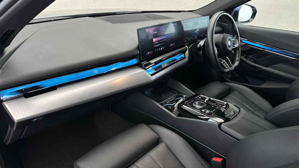 BMW i5 40 83.9Kwh M Sport Touring Edrive 11Kw Charger Blue #14