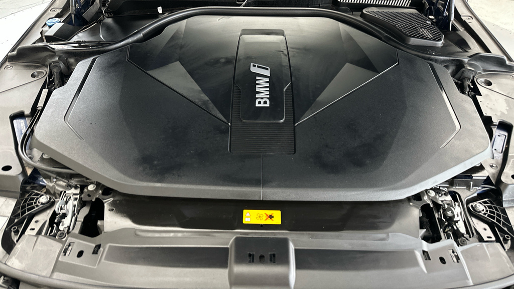 BMW i5 40 83.9Kwh M Sport Touring Edrive 11Kw Charger Blue #24