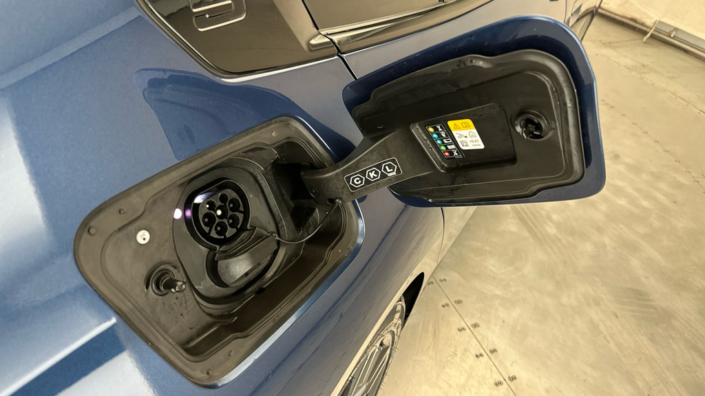 BMW i5 40 83.9Kwh M Sport Touring Edrive 11Kw Charger Blue #4