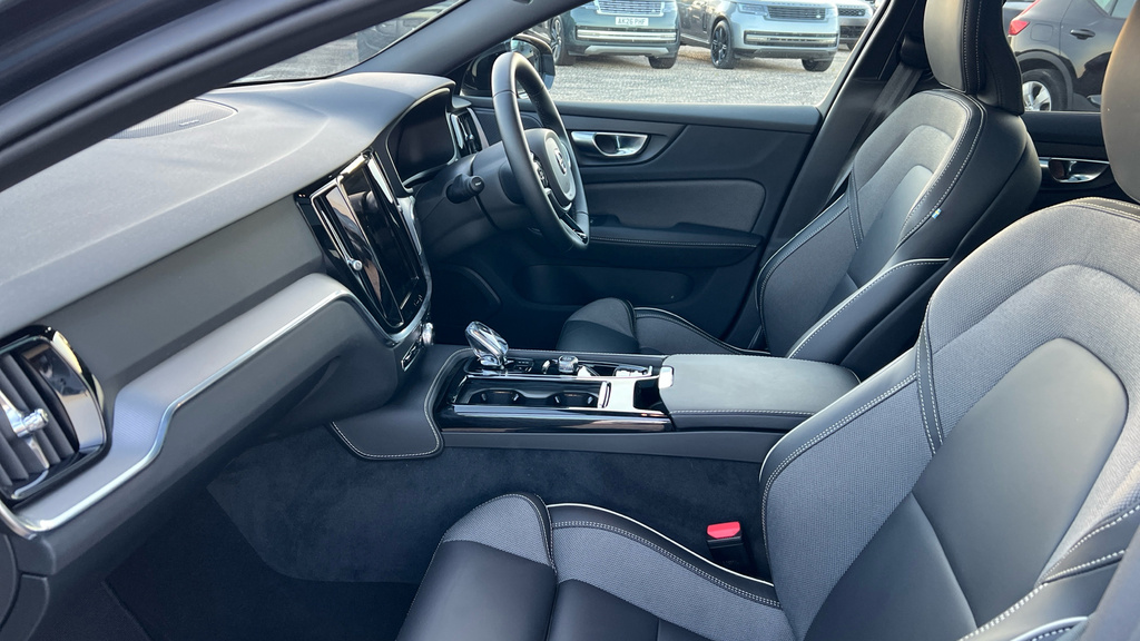 Volvo V60 Plus, T6 Awd Plug-in Hybrid, Dark Grey #42