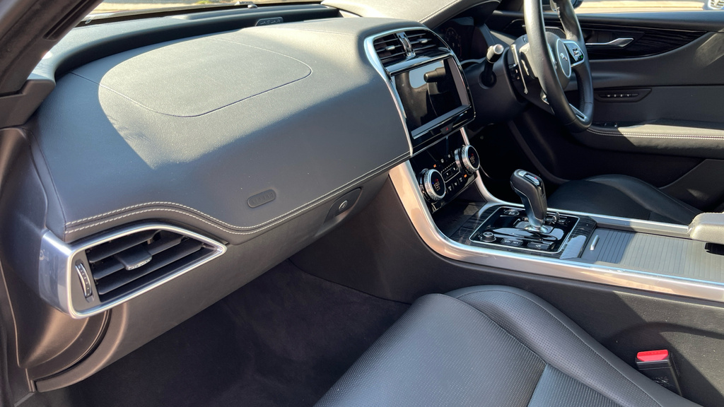 Jaguar XE R-dynamic S Blue #15