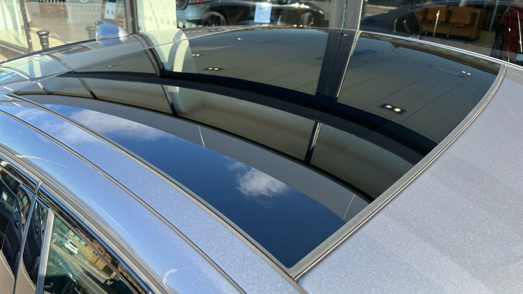 Jaguar XE R-dynamic S Blue #40
