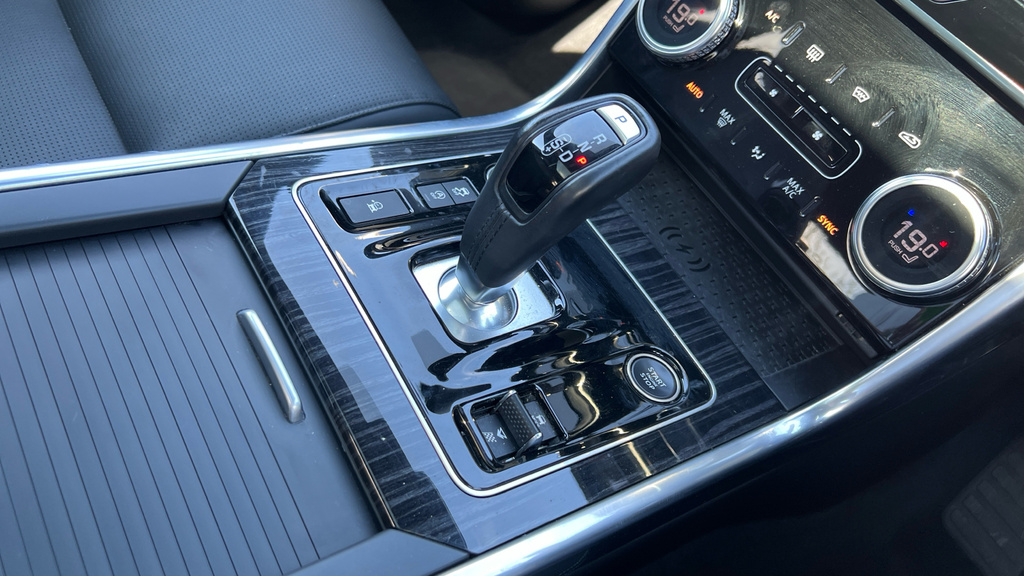 Jaguar XE R-dynamic S Blue #32
